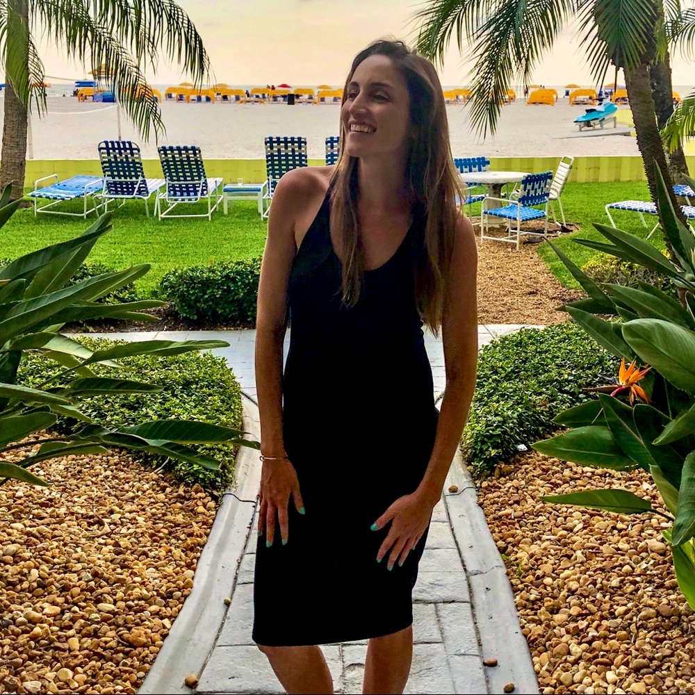 Black stretch midi casual dress.